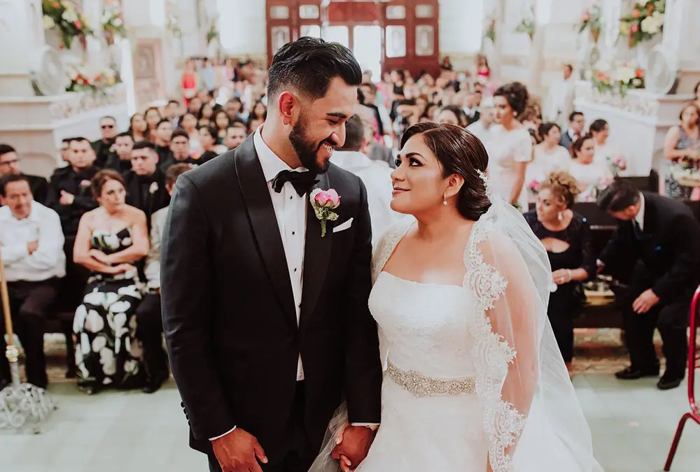 wedding-hero-kendra-4.webp